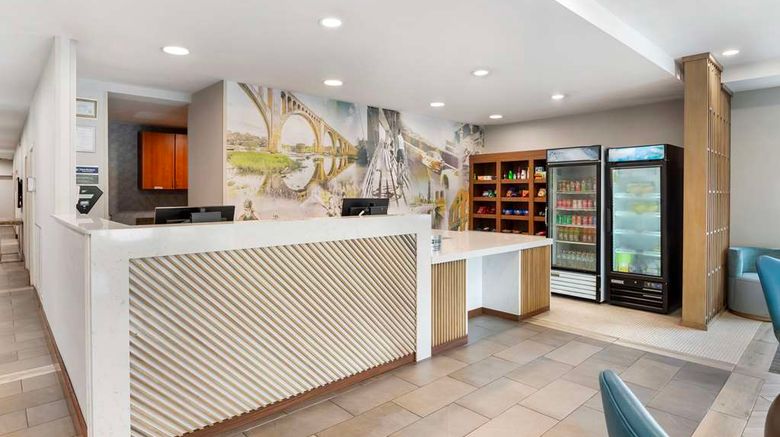 <b>Best Western Premier Richmond Gateway Lobby</b>. Images powered by <a href="https://iceportal.shijigroup.com/" title="IcePortal" target="_blank">IcePortal</a>.