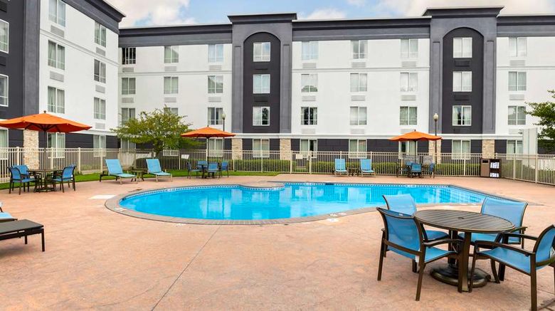 <b>Best Western Premier Richmond Gateway Pool</b>. Images powered by <a href="https://iceportal.shijigroup.com/" title="IcePortal" target="_blank">IcePortal</a>.