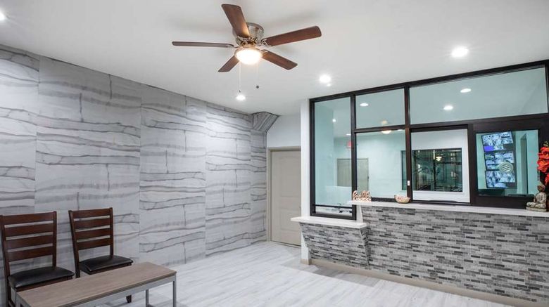 <b>Super 8 by Wyndham Humble/Houston Lobby</b>. Images powered by <a href="https://iceportal.shijigroup.com/" title="IcePortal" target="_blank">IcePortal</a>.