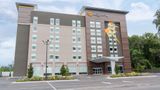 La Quinta Inn & Suite by Wyndham Exterior