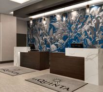 La Quinta Inn Orlando IDrive Theme Parks Lobby