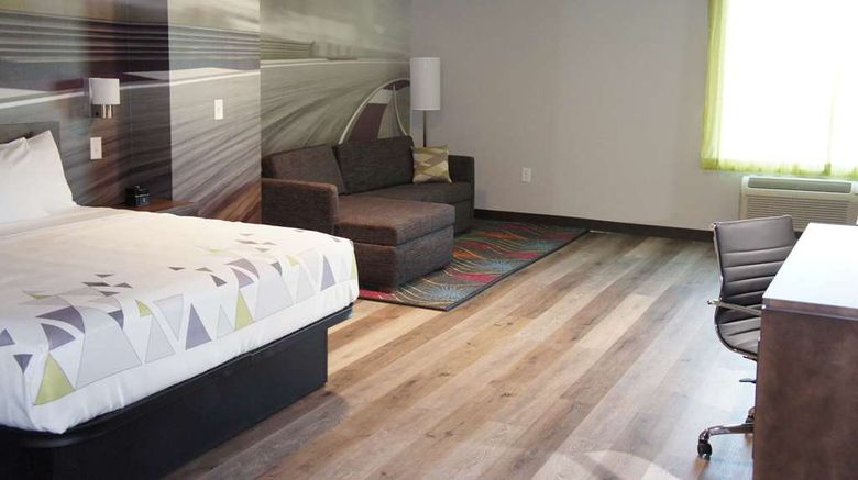 <b>La Quinta Inn & Sts by Wyndham Braselton Room</b>. Images powered by <a href="https://iceportal.shijigroup.com/" title="IcePortal" target="_blank">IcePortal</a>.