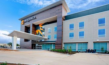 La Quinta Inn & Suites by Wyndham