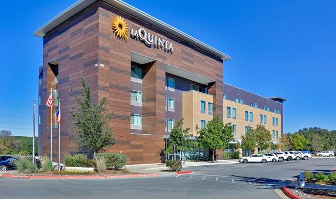 La Quinta Inn-Suites by Wyndham Lakeway Exterior