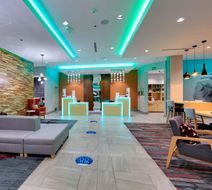 La Quinta Inn-Suites by Wyndham Lakeway Lobby