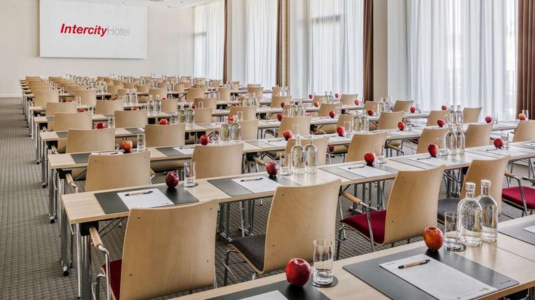 <b>IntercityHotel Hamburg-Barmbek Meeting</b>. Images powered by <a href="https://iceportal.shijigroup.com/" title="IcePortal" target="_blank">IcePortal</a>.