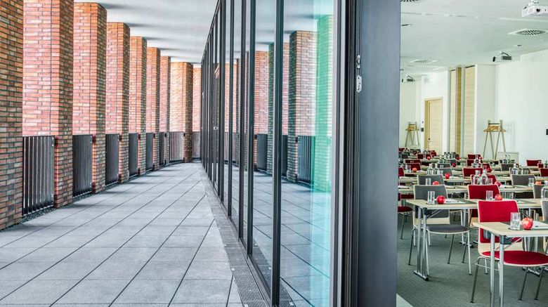 <b>IntercityHotel Hamburg-Barmbek Meeting</b>. Images powered by <a href="https://iceportal.shijigroup.com/" title="IcePortal" target="_blank">IcePortal</a>.