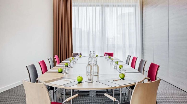 <b>IntercityHotel Hannover Hauptbahnhof Ost Meeting</b>. Images powered by <a href="https://iceportal.shijigroup.com/" title="IcePortal" target="_blank">IcePortal</a>.
