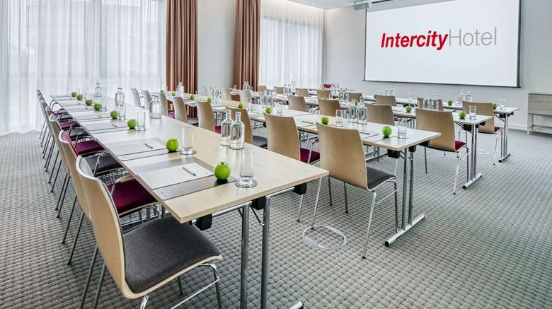 <b>IntercityHotel Hannover Hauptbahnhof Ost Meeting</b>. Images powered by <a href="https://iceportal.shijigroup.com/" title="IcePortal" target="_blank">IcePortal</a>.