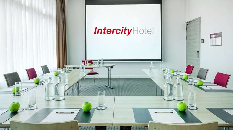 <b>IntercityHotel Hannover Hauptbahnhof Ost Meeting</b>. Images powered by <a href="https://iceportal.shijigroup.com/" title="IcePortal" target="_blank">IcePortal</a>.