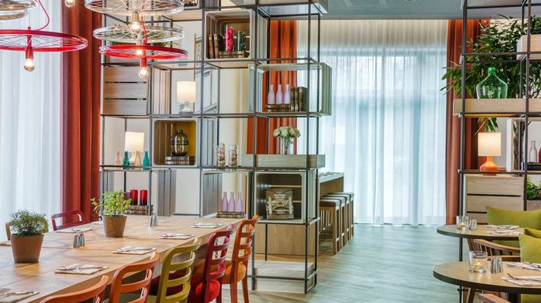 <b>IntercityHotel Hannover Hauptbahnhof Ost Restaurant</b>. Images powered by <a href="https://iceportal.shijigroup.com/" title="IcePortal" target="_blank">IcePortal</a>.