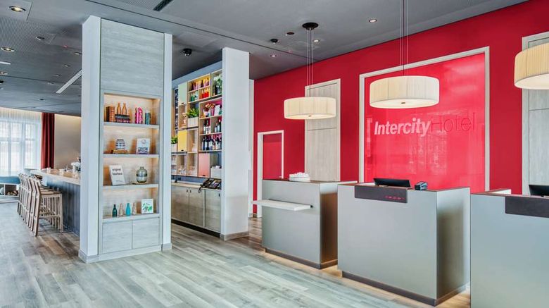 <b>IntercityHotel Hannover Hauptbahnhof Ost Lobby</b>. Images powered by <a href="https://iceportal.shijigroup.com/" title="IcePortal" target="_blank">IcePortal</a>.
