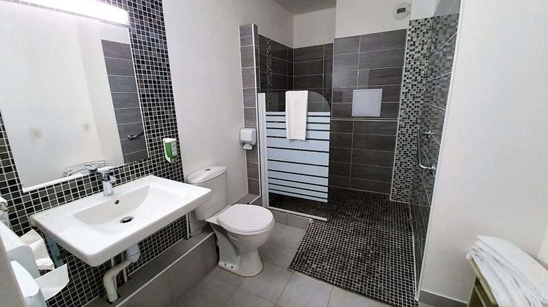 <b>Kyriad St Fargeau Ponthierry Ballroom</b>. Images powered by <a href="https://iceportal.shijigroup.com/" title="IcePortal" target="_blank">IcePortal</a>.