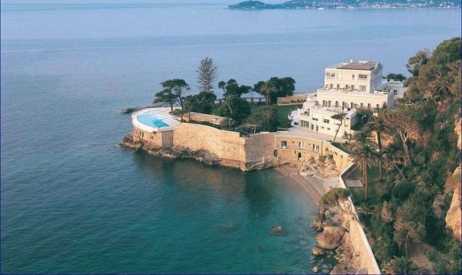 Cap Estel Exterior