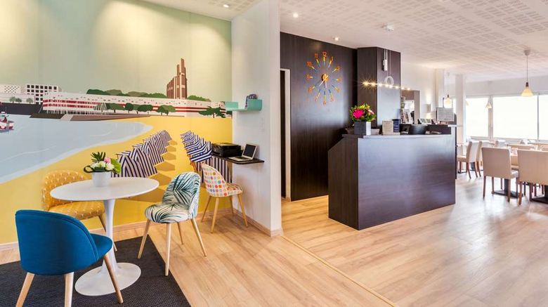<b>Best Western Hotel Royan Ocean Lobby</b>. Images powered by <a href="https://iceportal.shijigroup.com/" title="IcePortal" target="_blank">IcePortal</a>.