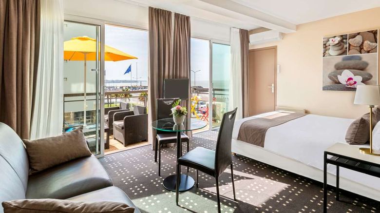 <b>Best Western Hotel Royan Ocean Suite</b>. Images powered by <a href="https://iceportal.shijigroup.com/" title="IcePortal" target="_blank">IcePortal</a>.