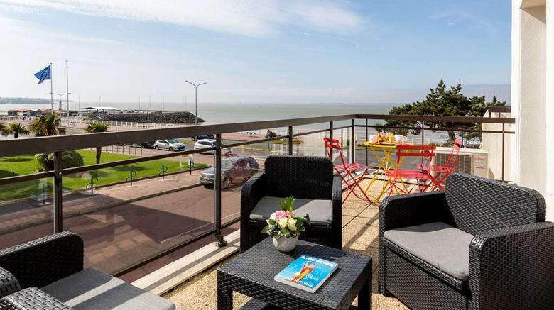 <b>Best Western Hotel Royan Ocean Suite</b>. Images powered by <a href="https://iceportal.shijigroup.com/" title="IcePortal" target="_blank">IcePortal</a>.