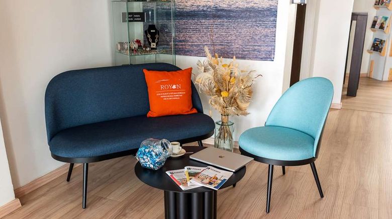 <b>Best Western Hotel Royan Ocean Lobby</b>. Images powered by <a href="https://iceportal.shijigroup.com/" title="IcePortal" target="_blank">IcePortal</a>.