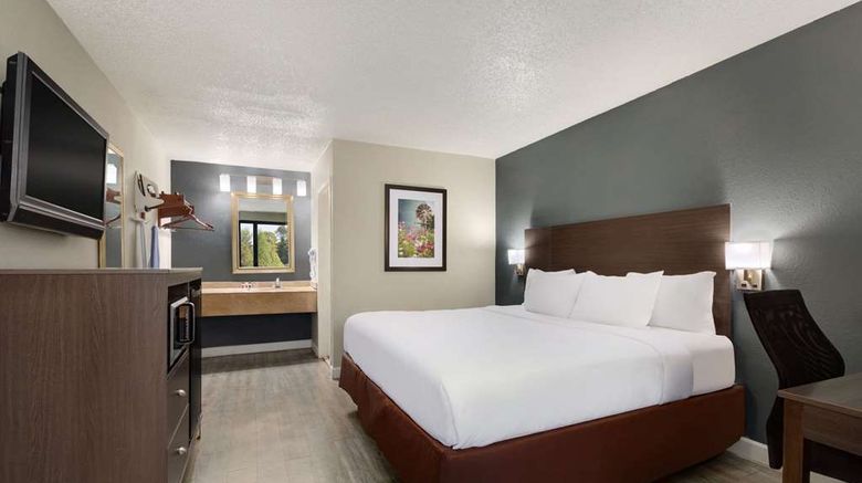 <b>Baymont by Wyndham Wilmington Room</b>. Images powered by <a href="https://iceportal.shijigroup.com/" title="IcePortal" target="_blank">IcePortal</a>.