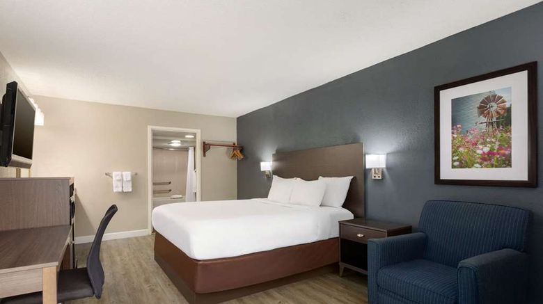 <b>Baymont by Wyndham Wilmington Room</b>. Images powered by <a href="https://iceportal.shijigroup.com/" title="IcePortal" target="_blank">IcePortal</a>.