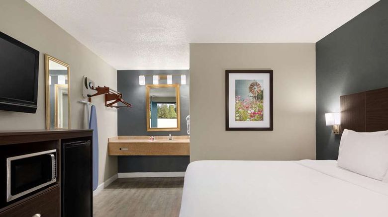 <b>Baymont by Wyndham Wilmington Room</b>. Images powered by <a href="https://iceportal.shijigroup.com/" title="IcePortal" target="_blank">IcePortal</a>.