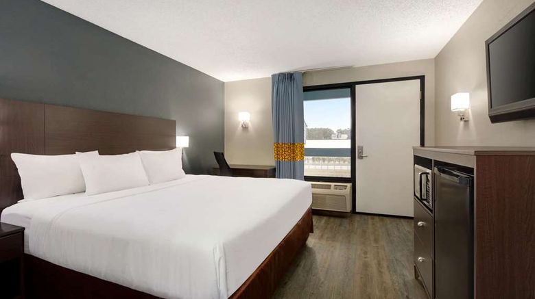 <b>Baymont by Wyndham Wilmington Room</b>. Images powered by <a href="https://iceportal.shijigroup.com/" title="IcePortal" target="_blank">IcePortal</a>.