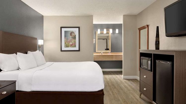 Baymont by Wyndham Wilmington Suite