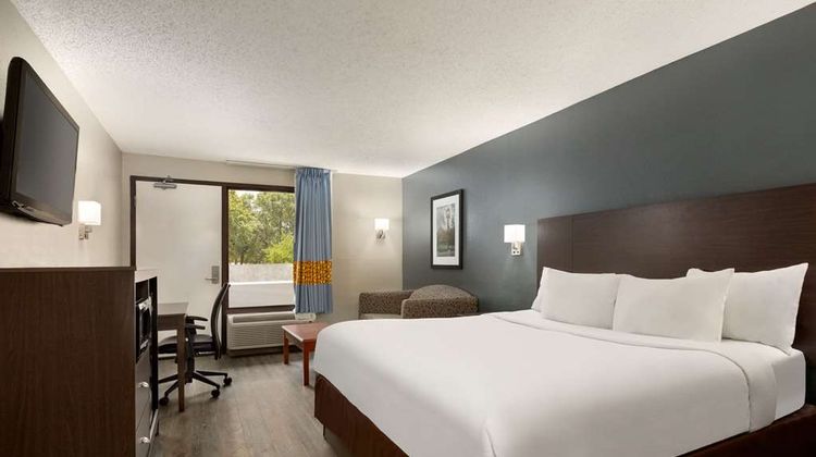 Baymont by Wyndham Wilmington Suite