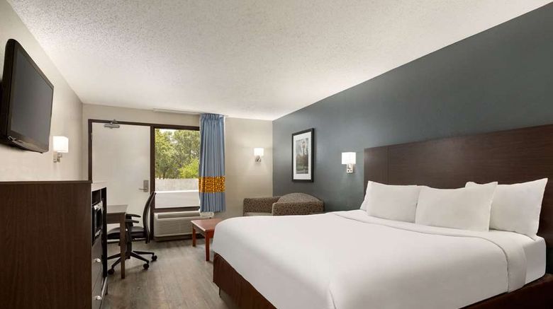 <b>Baymont by Wyndham Wilmington Suite</b>. Images powered by <a href="https://iceportal.shijigroup.com/" title="IcePortal" target="_blank">IcePortal</a>.