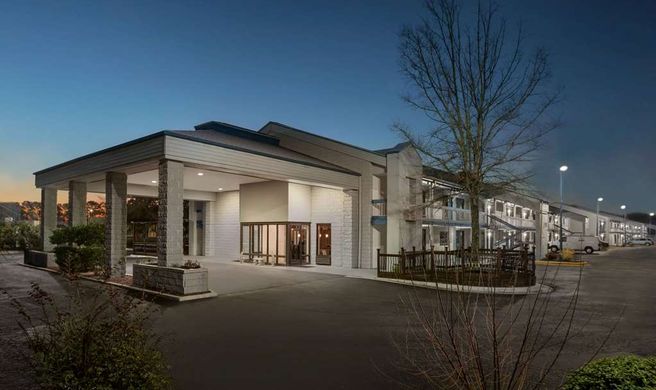 Baymont by Wyndham Wilmington Exterior