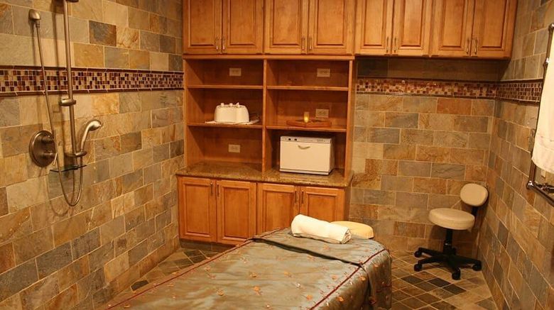 <b>Peek'n Peak Resort & Conference Center Spa</b>. Images powered by <a href="https://iceportal.shijigroup.com/" title="IcePortal" target="_blank">IcePortal</a>.
