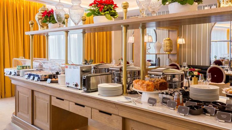 <b>Best Western Premier Les Sept Fontaines Restaurant</b>. Images powered by <a href="https://iceportal.shijigroup.com/" title="IcePortal" target="_blank">IcePortal</a>.