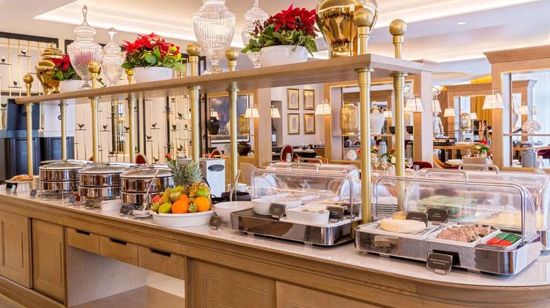 <b>Best Western Premier Les Sept Fontaines Restaurant</b>. Images powered by <a href="https://iceportal.shijigroup.com/" title="IcePortal" target="_blank">IcePortal</a>.