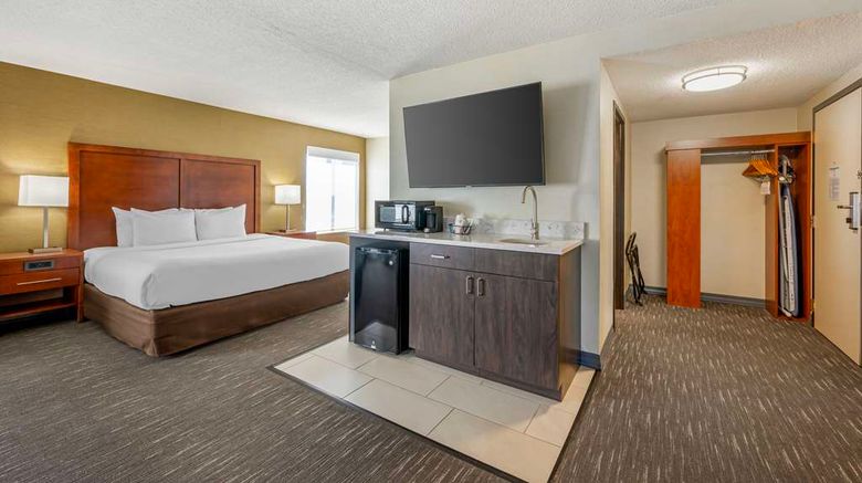 <b>Best Western Chicago - Downers Grove Suite</b>. Images powered by <a href="https://iceportal.shijigroup.com/" title="IcePortal" target="_blank">IcePortal</a>.