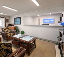 Travelodge by Wyndham Redwood Falls Lobby