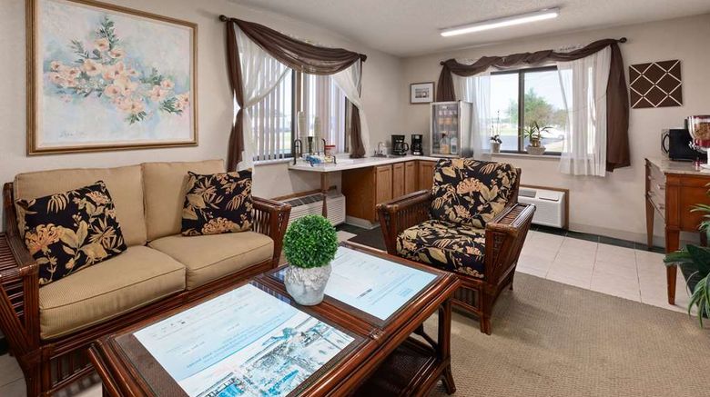 <b>Travelodge by Wyndham Redwood Falls Lobby</b>. Images powered by <a href="https://iceportal.shijigroup.com/" title="IcePortal" target="_blank">IcePortal</a>.
