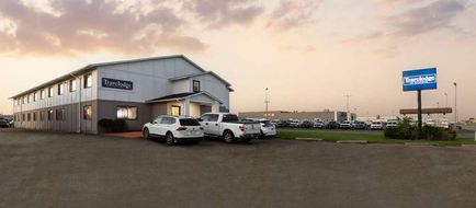 Travelodge by Wyndham Redwood Falls Exterior