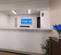 Travelodge by Wyndham Redwood Falls Lobby