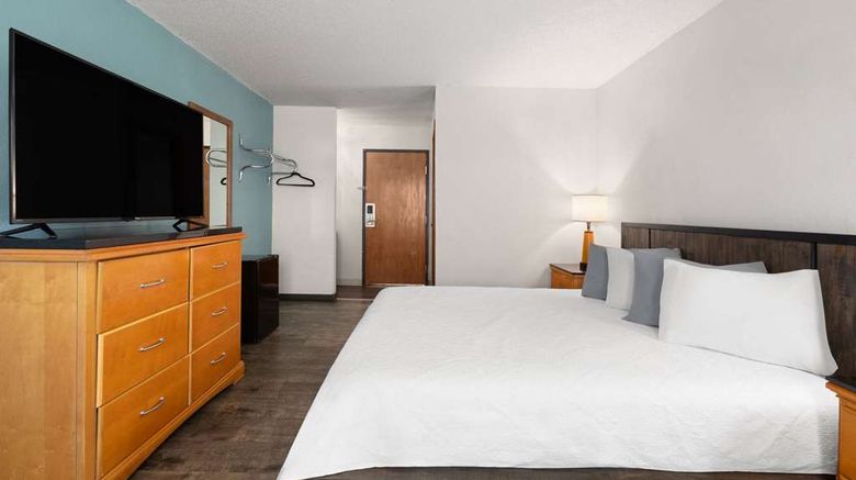 <b>Travelodge by Wyndham Redwood Falls Room</b>. Images powered by <a href="https://iceportal.shijigroup.com/" title="IcePortal" target="_blank">IcePortal</a>.