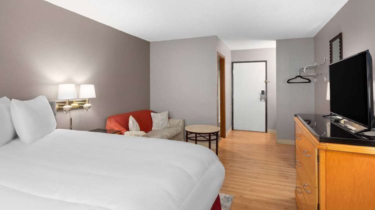 Travelodge by Wyndham Redwood Falls Room