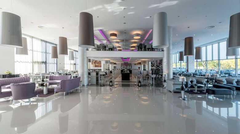 <b>Vila Gale Evora Lobby</b>. Images powered by <a href="https://iceportal.shijigroup.com/" title="IcePortal" target="_blank">IcePortal</a>.