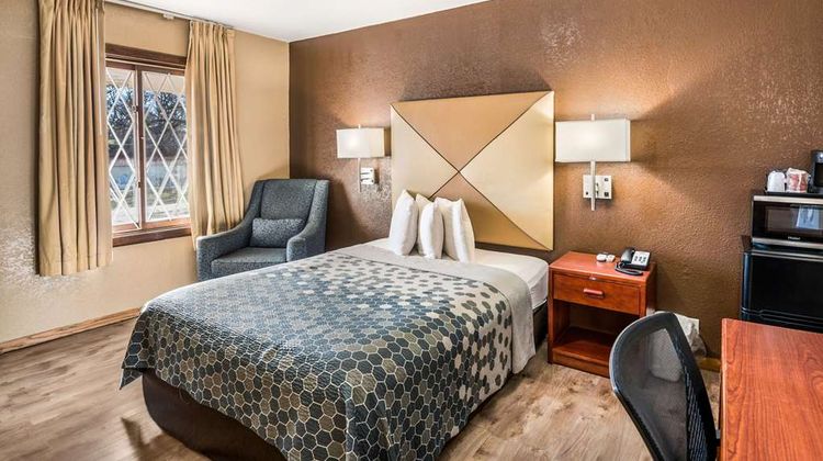 Econo Lodge Room