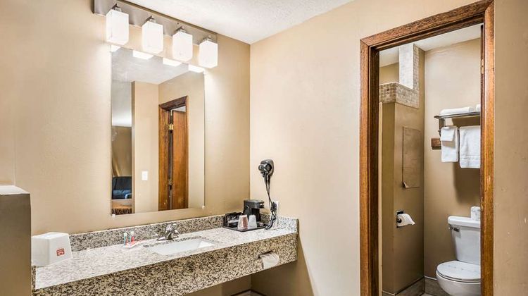 Econo Lodge Room
