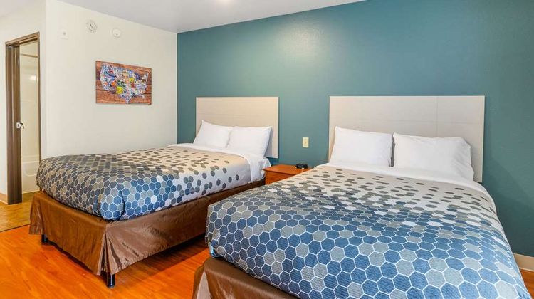Econo Lodge Room