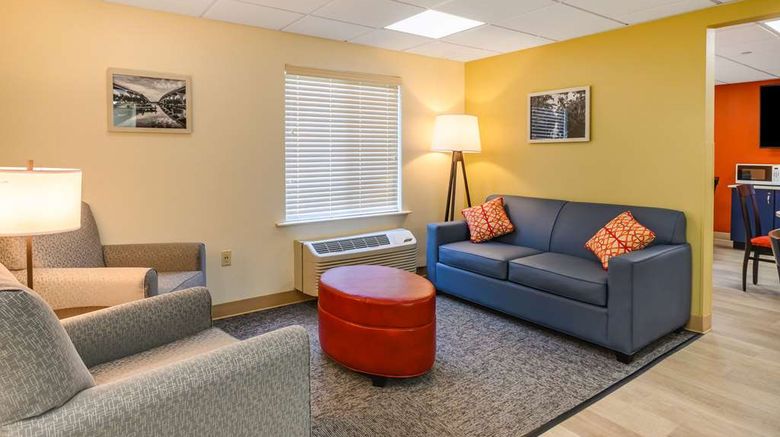 <b>Econo Lodge Lobby</b>. Images powered by <a href="https://iceportal.shijigroup.com/" title="IcePortal" target="_blank">IcePortal</a>.