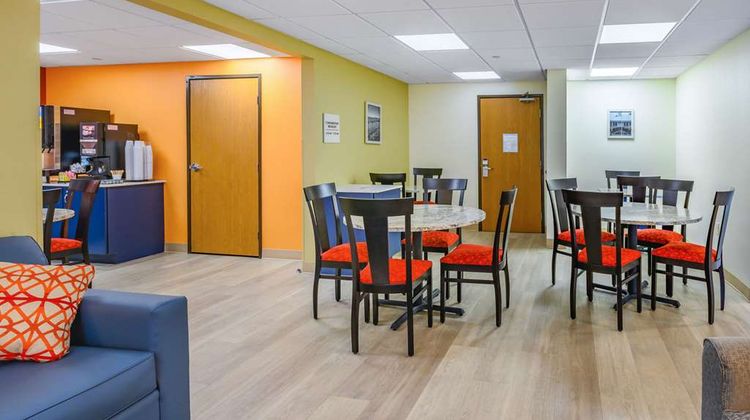 Econo Lodge Lobby