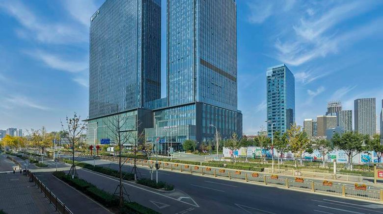 <b>Hilton Beijing Tongzhou Exterior</b>. Images powered by <a href="https://iceportal.shijigroup.com/" title="IcePortal" target="_blank">IcePortal</a>.