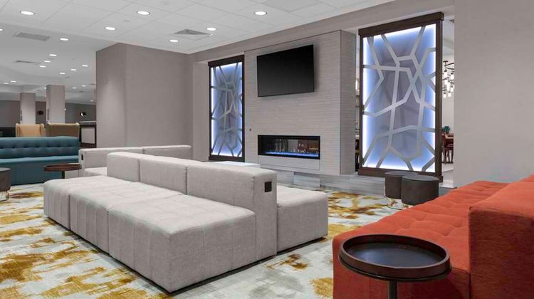 Hilton Garden Inn Fort Wayne North Lobby