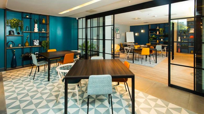 <b>Hampton by Hilton London Park Royal Meeting</b>. Images powered by <a href="https://iceportal.shijigroup.com/" title="IcePortal" target="_blank">IcePortal</a>.