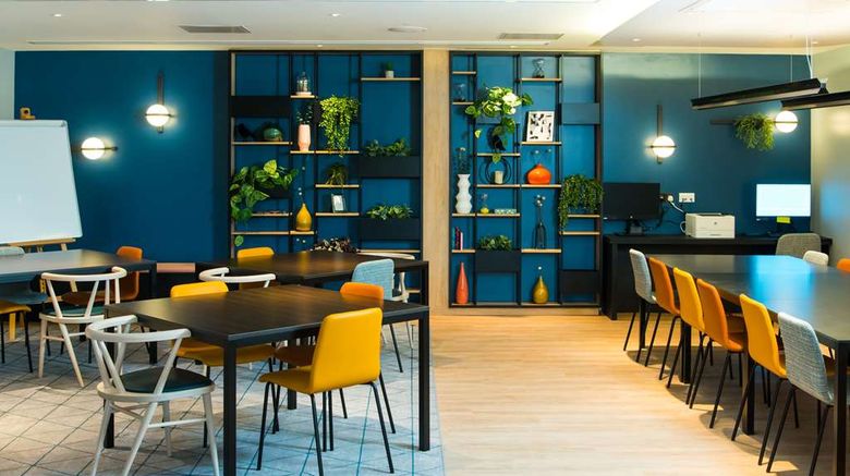 <b>Hampton by Hilton London Park Royal Meeting</b>. Images powered by <a href="https://iceportal.shijigroup.com/" title="IcePortal" target="_blank">IcePortal</a>.